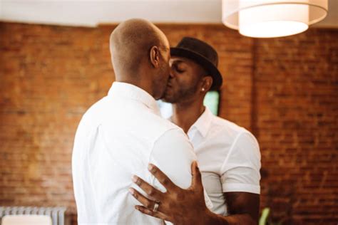 Free Black Gay Men Kissing Videos